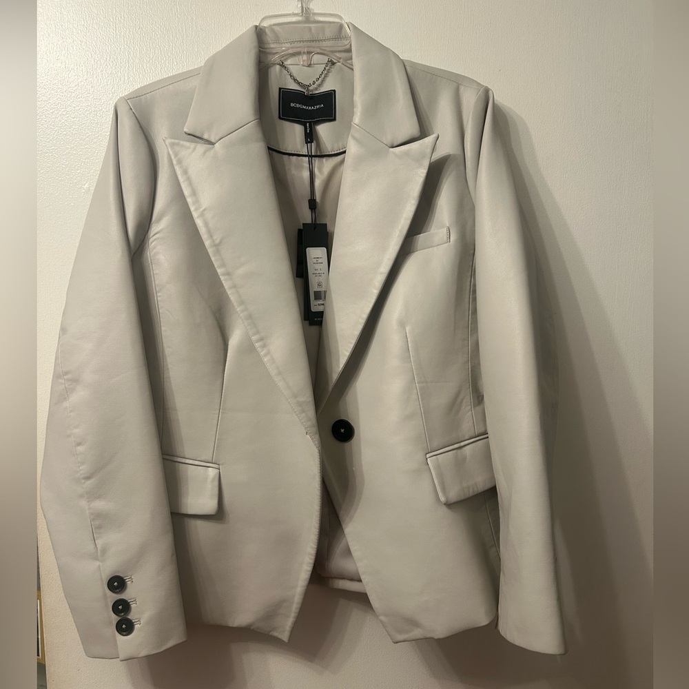 NWT Sz L BCBG Cream faux leather cream Blazer with Black Buttons